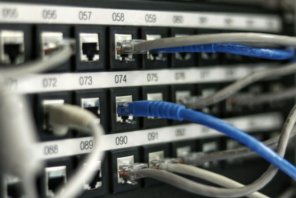 Cables de rede conectados