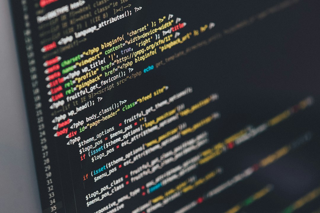 Código fonte dun tema web mostrado nunha pantalla