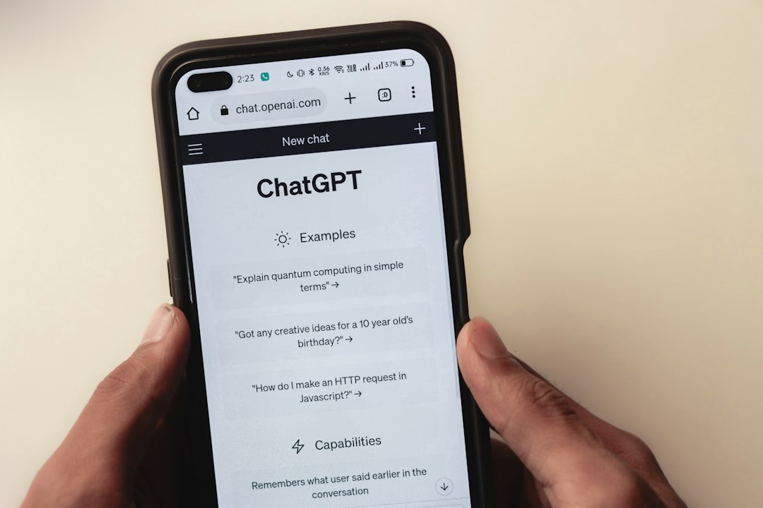 Móbil mostrando a web de ChatGPT