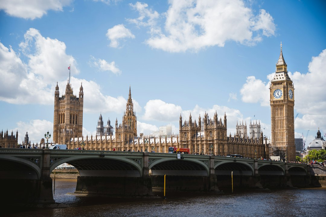 O Parlamento británico á beira do Támese, en Londres